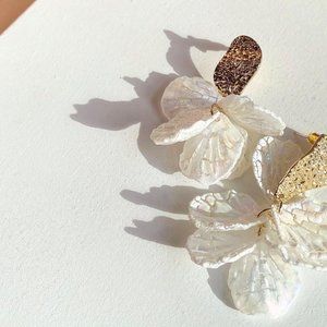 Gold floral earrings | NWT| Sourced in Korea